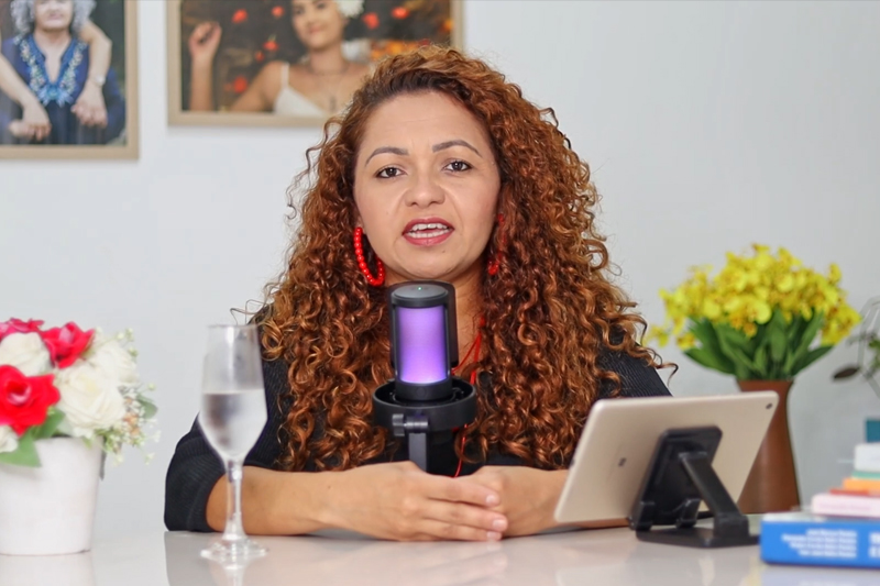 Canal da Flavia Capilar no YouTube